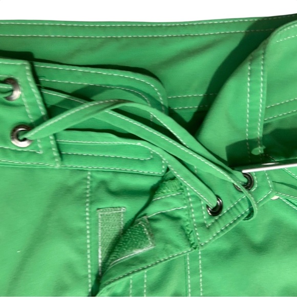 THE NORTH FACE Green Womens Board Shorts sz 10 Hook & Loop Fly Pockets Stretchy - Picture 9 of 14
